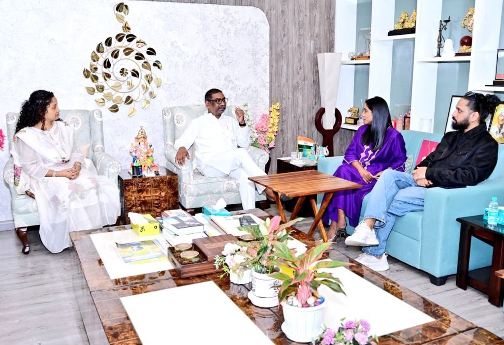 Jharkhand News : मुख्यमंत्री Hemant Soren से बॉलीवुड गायिका शिल्पा राव ने की शिष्टाचार मुलाकात Hemant Soren