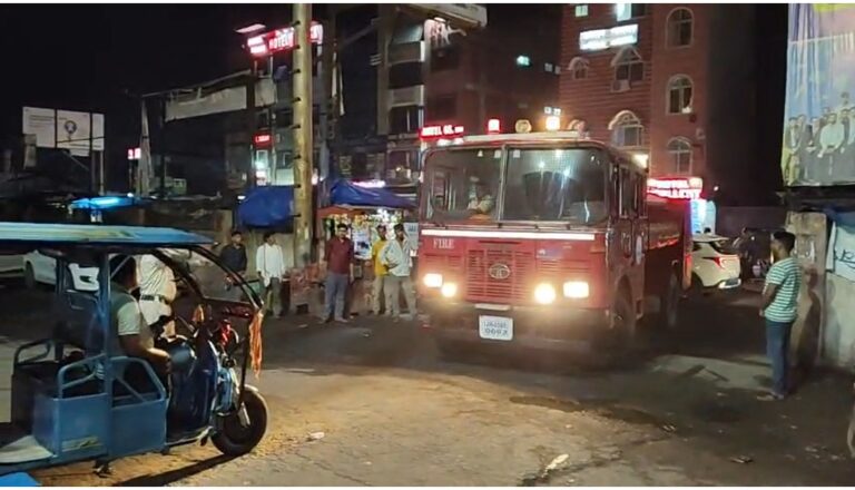 Koderma Station : कोडरमा स्टेशन पर टला बड़ा रेल हादसा: कोयला लदी मालगाड़ी के वैगन में लगी आग, फायर ब्रिगेड की तत्परता से बड़ा नुकसान टला