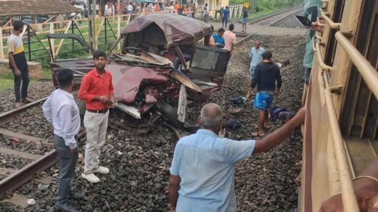 West Bengal Train Accident : मुर्शिदाबाद में पैसेंजर ट्रेन से टकराई स्कूल वैन, दो छात्रों समेत 3 की मौत, 5 घायल; रेलवे ने गेटमैन और PWI को किया निलंबित