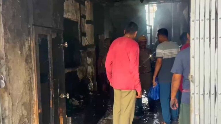 Tarapith Fire : तारापीठ के होटल में तड़के भीषण अग्निकांड: श्रद्धालुओं में मची अफरा-तफरी, दमकल ने घंटों की मशक्कत के बाद पाया काबू