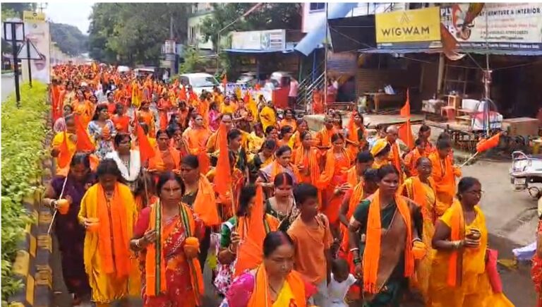 Jamshedpur News : जमशेदपुर में सावन की तीसरी सोमवारी पर उमड़ा आस्था का सैलाब, सूर्य मंदिर समिति की भव्य जलाभिषेक यात्रा में शामिल हुए हजारों श्रद्धालु