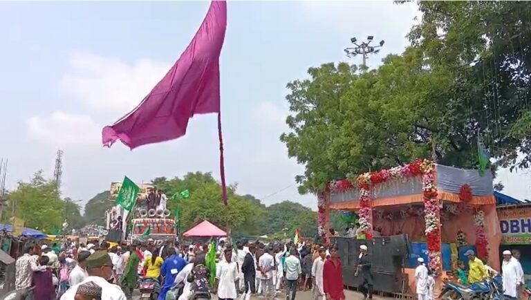 Jamshedpur News : जमशेदपुर में ईद मिलाद-उन-नबी पर निकला भव्य जुलूस, ‘सरकार की आमद मरहबा’ के नारों से गूंजा शहर