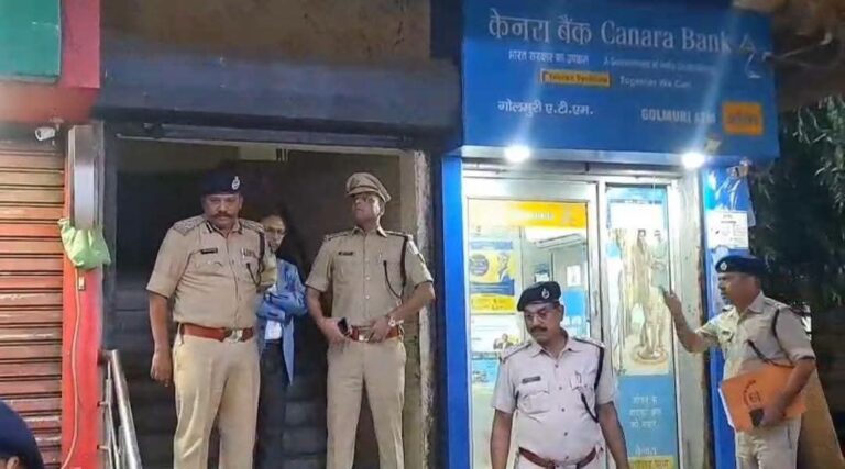 Jamshedpur News : जमशेदपुर केनरा बैंक डकैती: एडीजी मनोज कौशिक ने किया घटनास्थल का निरीक्षण, SIT जांच तेज
