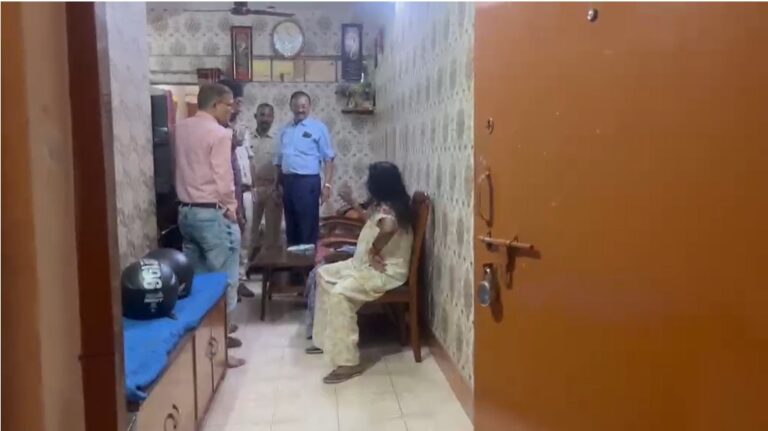 Jamshedpur Mango Robbery: मानगो श्रीकृष्णा उद्यान में दिनदहाड़े घर में घुसकर लूट, महिला को बंधक बनाकर जेवर और कीमती सामान लेकर फरार
