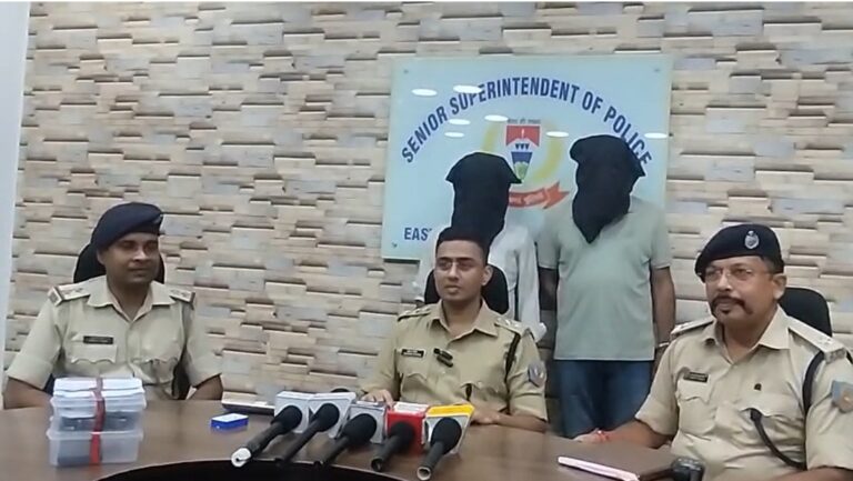 Jamshedpur Crime News : यूपी से आए दो शूटर गिरफ्तार, बड़ी वारदात से पहले पुलिस ने दबोचा, लोडेड पिस्टल और गोलियां बरामद