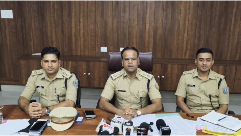 Jamshedpur News : जमशेदपुर पुलिस की मासिक समीक्षा बैठक: 99% शिकायतों का निष्पादन, 300 नए CCTV कैमरों से बढ़ेगी निगरानी
