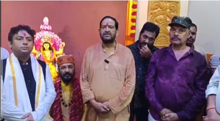 Jamshedpur News : जमशेदपुर में धूमधाम से मनाई जा रही विश्वकर्मा पूजा, मशीनों और औजारों की पूजा कर सुख-समृद्धि की कामना