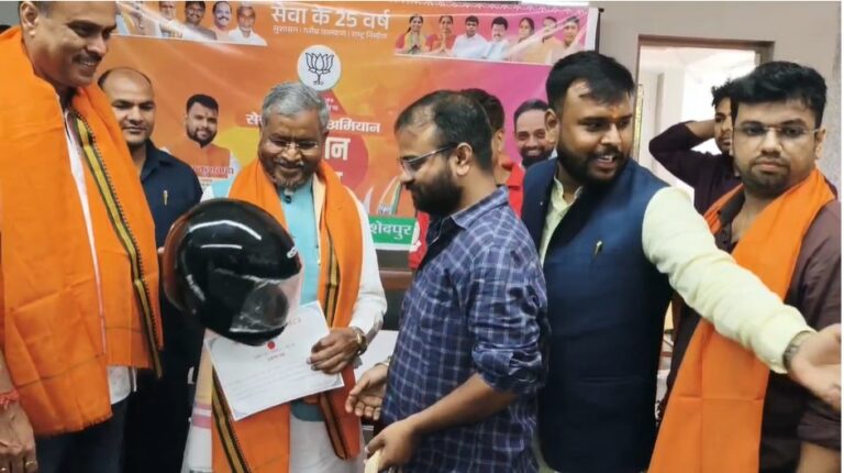 Jamshepur News : जमशेदपुर में प्रधानमंत्री मोदी के जन्मदिन पर भाजयुमो का रक्तदान शिविर, बाबूलाल मरांडी ने बढ़ाया रक्तदाताओं का उत्साह