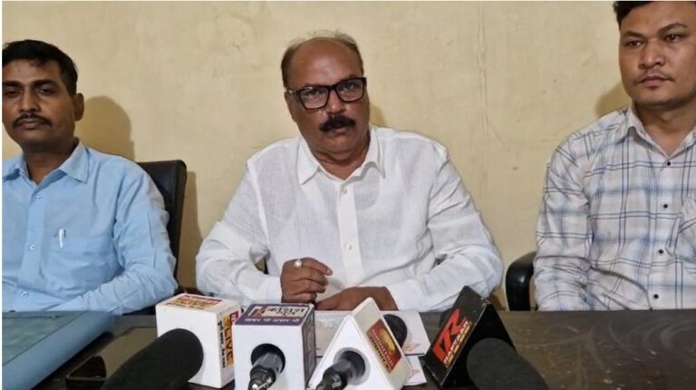 Jamshedpur News : जमशेदपुर में सिक्योरिटी गार्ड की ड्यूटी को लेकर सवाल, 8 घंटे के बजाय 12 घंटे काम कराने की शिकायत