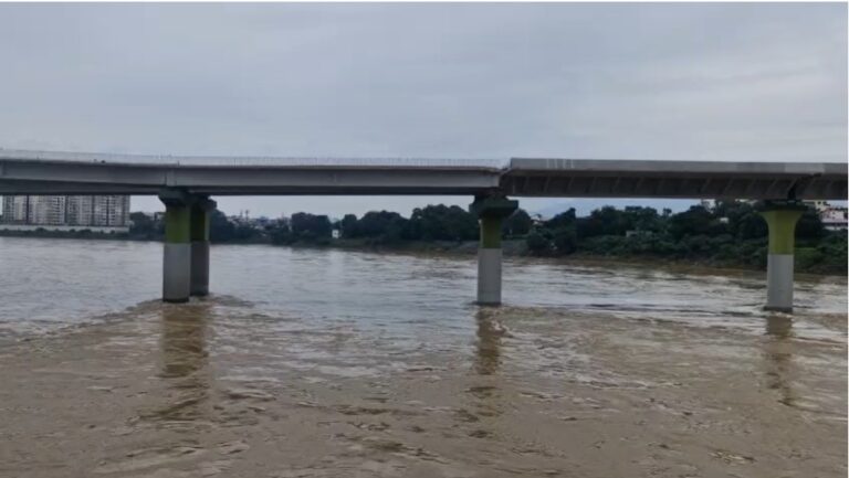 Jamshedpur News : जमशेदपुर में बाढ़ का खतरा: स्वर्णरेखा-खरकई नदी उफान पर, चांडिल डैम के 9 गेट खुले