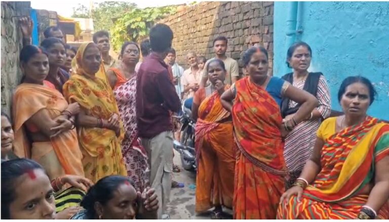 Jamshedpur News : जमशेदपुर में स्वर्णरेखा नदी में डूबे दो युवकों का पांच दिन बाद भी नहीं मिला सुराग, परिवारों का रो-रोकर बुरा हाल