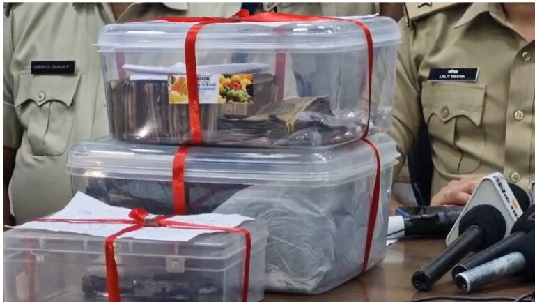 Jamshedpur News : जमशेदपुर में पुलिस की बड़ी कार्रवाई: हथियार और गांजा के साथ ‘लेदा’ गिरफ्तार, 1.428 किलो गांजा व देसी कट्टा बरामद