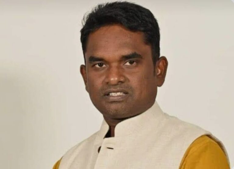 Jamshedpur News : पूर्व मंत्री दुलाल भुइयाँ ने विधायक संजीव सरदार पर बोला हमला, इंजीनियरों से माफी मांगने की उठाई मांग