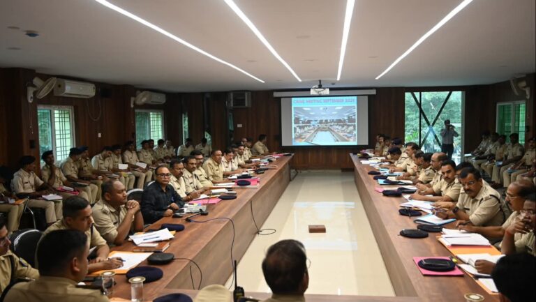 Jamshedpur News : जमशेदपुर में दुर्गा पूजा को लेकर पुलिस अलर्ट, SSP डॉ. ऐहतेशाम वकारिब ने दिए सख्त निर्देश