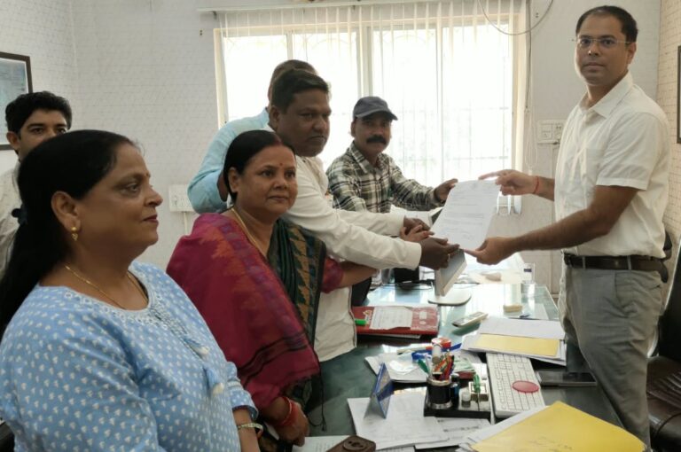 Jamshedpur News : बागबेड़ा कॉलोनी में शुक्रवार से नियमित होगा कचरा उठाव, बीडीओ ने दिया आश्वासन