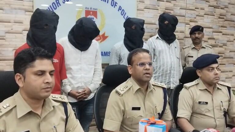 Jamshedpur News : जमशेदपुर में हत्या की साजिश नाकाम! हथियारों के साथ चार आरोपी गिरफ्तार, लोडेड पिस्तौल और रिवॉल्वर समेत 23 कारतूस बरामद