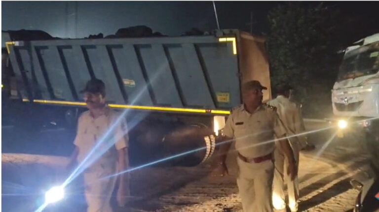 Jamshedpur News : तिरुलडीह में सुवर्णरेखा नदी से अवैध बालू खनन पर कार्रवाई, 6 हाइवा जब्त; ओवरलोडिंग का भी आरोप